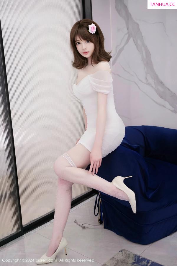   [XiuRen]高清写真图 2024.04.17 No.8407 梦灵儿Mini 丝袜美腿第51张图片